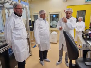 Medinol CEO Yoram Richter (right), Mayor Moshe Lion and Haral CEO Eyal Haimovsky